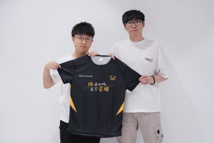 接受采访时 接受采访时